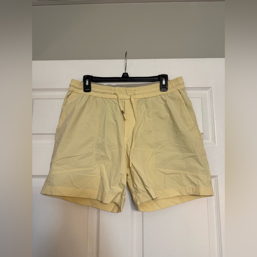 Men’s Lululemon Light Yellow Athletic Shorts - Large